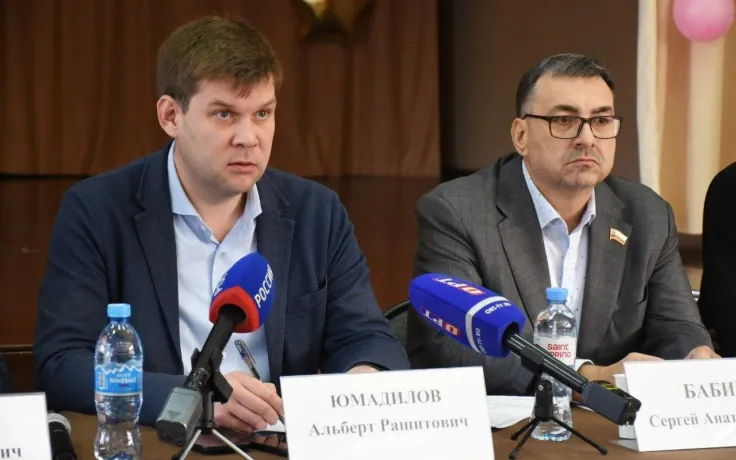 Временно исполняющий полномочия Главы Оренбурга Альберт Юмадилов встретился с жителями дома № 10 по пр. Больничному и рассказал дальнейший план действий после пожара