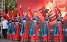 Эхо Победы: песни военных лет прозвучали на площади у Музея истории Оренбурга