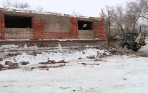 В Оренбурге приступили к сносу самовольного недостроя