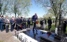 Торжественная церемония возложения цветов продолжилась у Братской могилы советских воинов