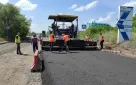 Дорожники работают на 1-м проезде улицы Донгузской в Оренбурге