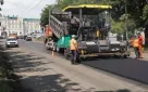 На проспекте Парковом в Оренбурге укладывают выравнивающий слой асфальтобетона