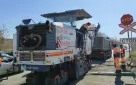 На улице Конституции СССР Оренбурга идет фрезерование дорожного полотна