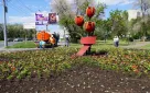 В оренбургском сквере им. Гагарина высаживают цветы