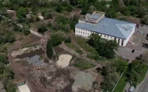 В сквере у ДК "ТРЗ" началась масштабная стройка.